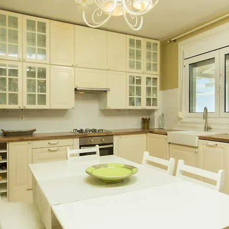 Дом отдыха Magnificent Seascape On A Secluded *